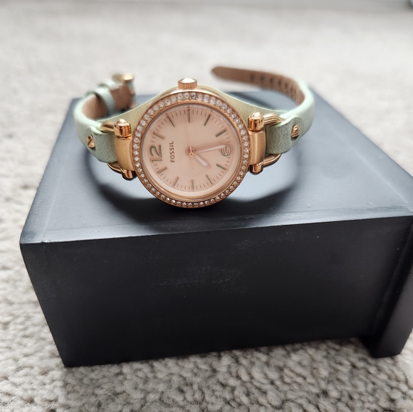 Fossil watch green womans like new - Picture 3 of 8